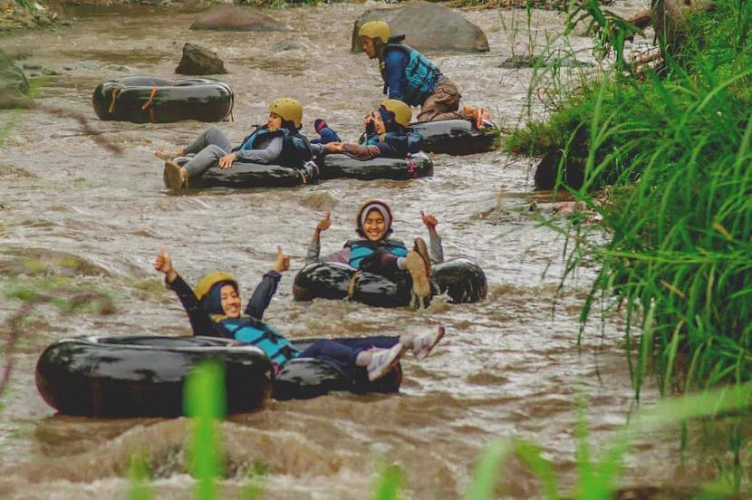 Long River Tubing By Desa Wisata Cisande Mister Aladin Tours Explore