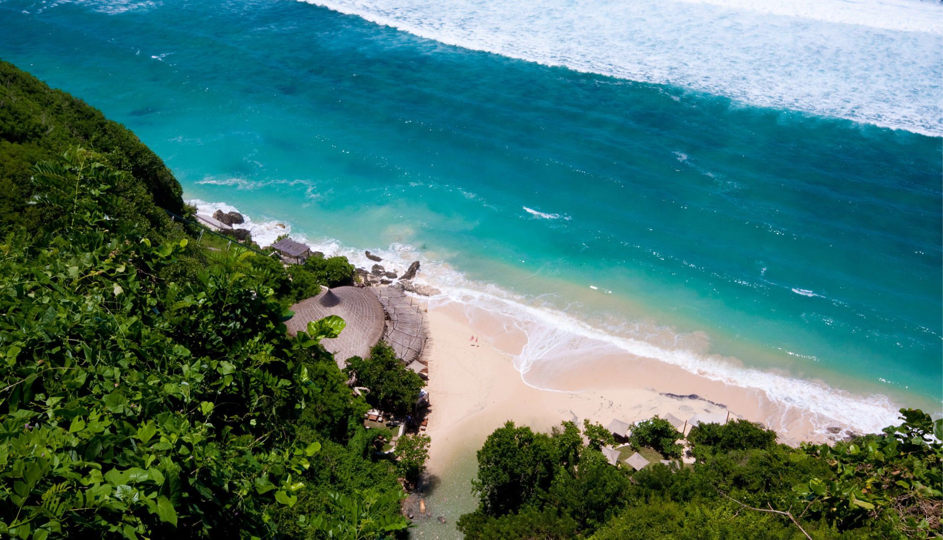 Yuk Berkunjung ke 5 Pantai Tersembunyi Paling Cantik di 