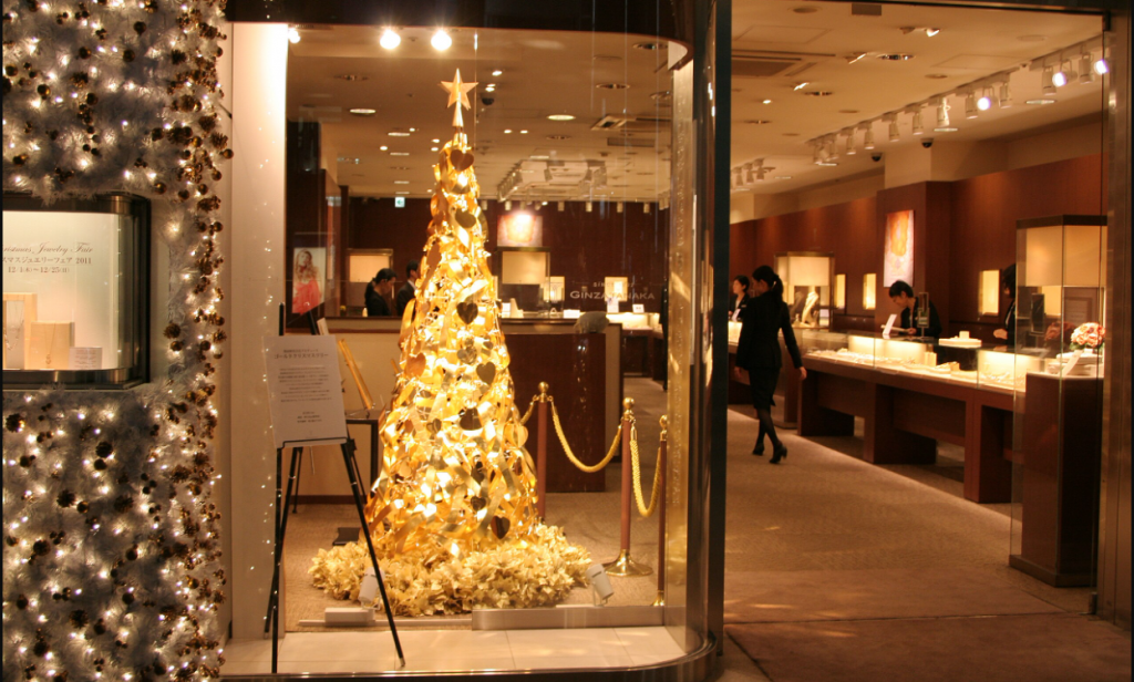 pohon natal emas di ginza tokyo