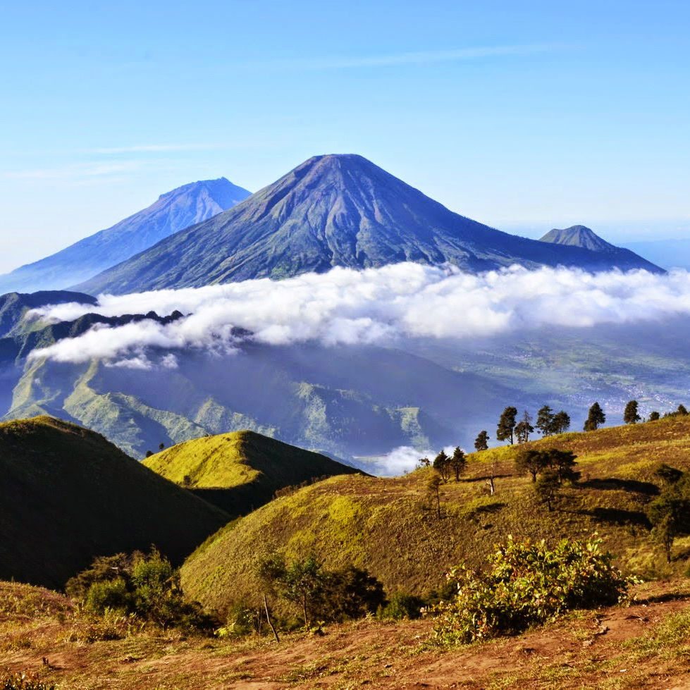6 Gunung di Indonesia Ini Cocok untuk Pendaki Pemula!