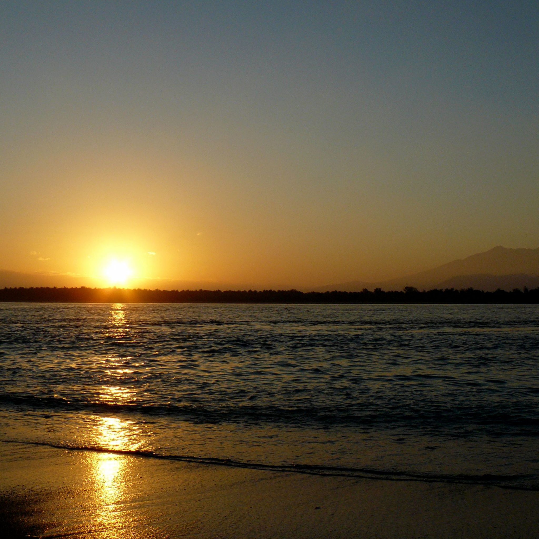 Foto Romantis Di Pantai Sunset - tukangpantai