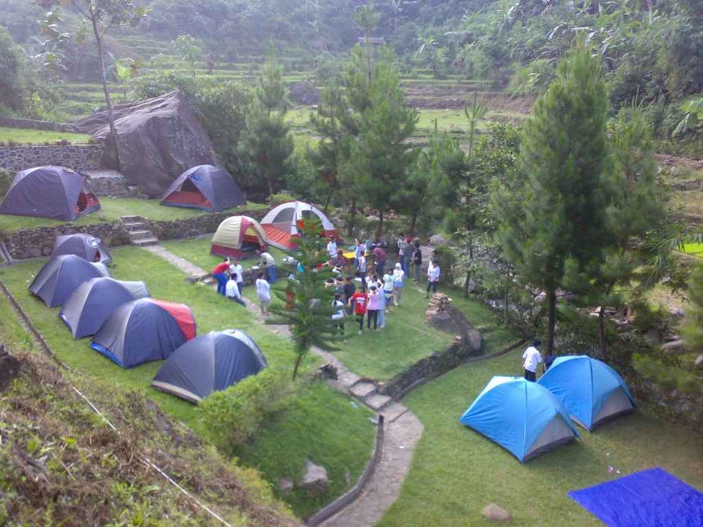 6 Tempat Camping  Buat Alternatif Liburan di  Dekat Jakarta 