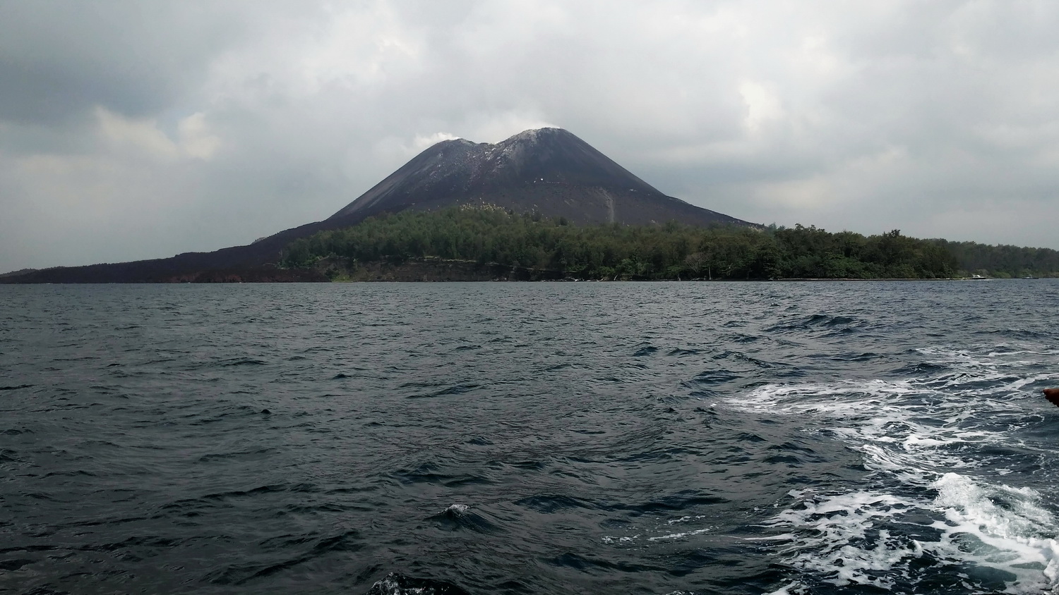 5 Misteri Gunung Anak Krakatau yang Bikin Merinding 