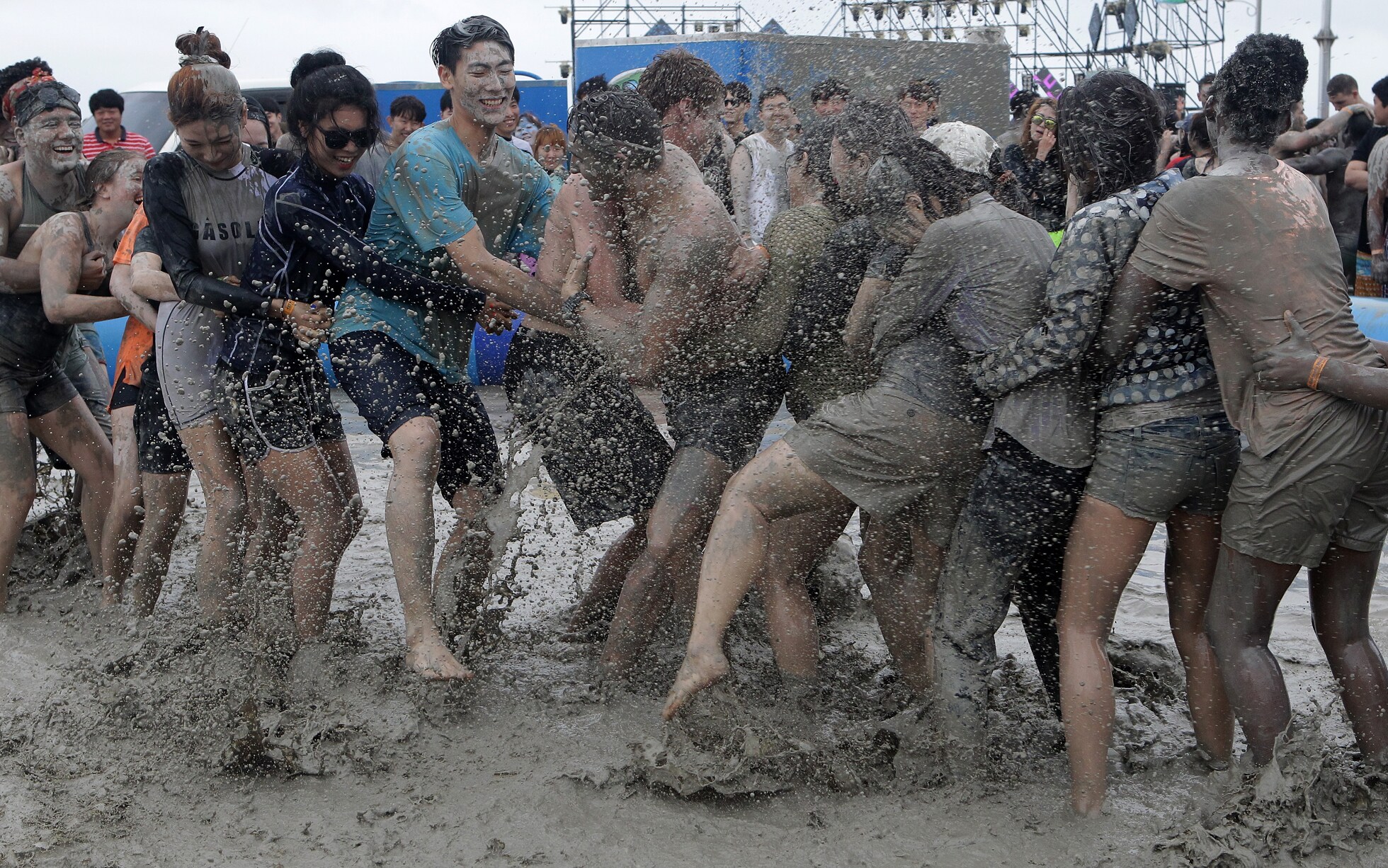 Asyiknya Menikmati Festival Lumpur Boryeong Saat Musim Panas di Korea