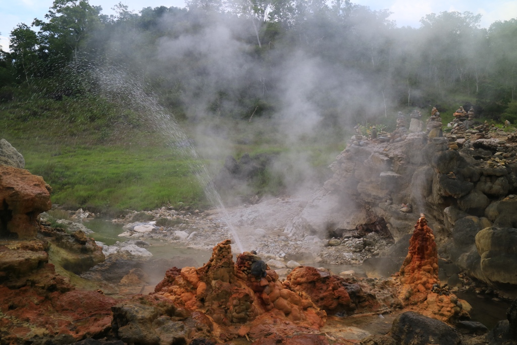 Air panas Tuti Adagae