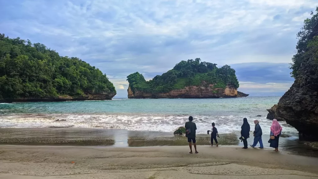 pantai bakung pacitan