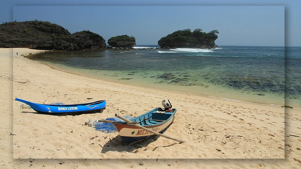 pantai watu kurung