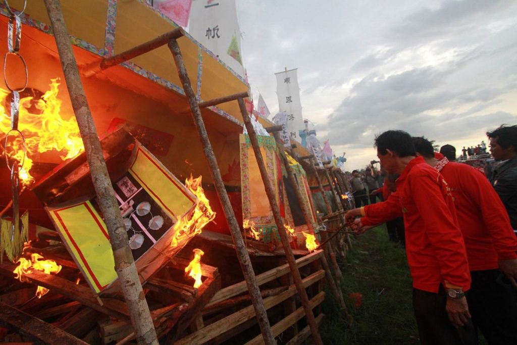 tradisi imlek bakar oa di pontianak