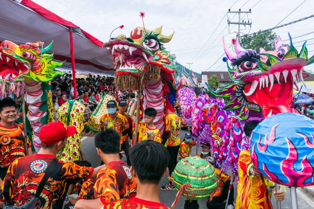 tradisi imlek parade naga singkawang